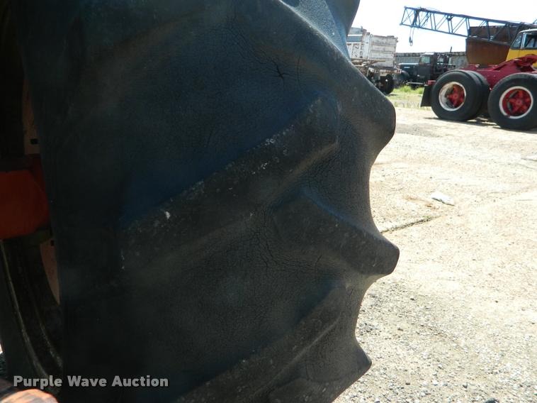 image for item DB1060 1974 Case 1270 tractor