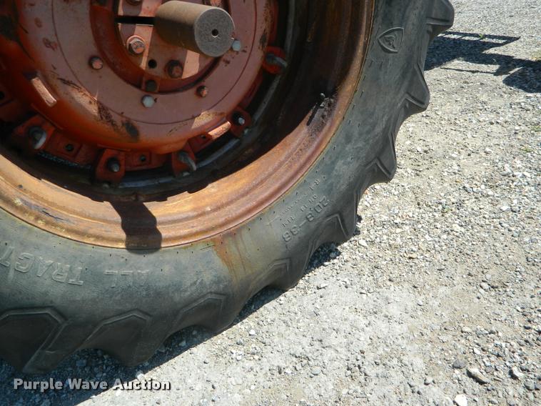 image for item DB1060 1974 Case 1270 tractor