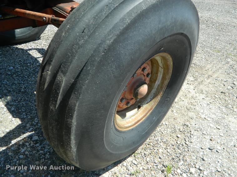 image for item DB1060 1974 Case 1270 tractor