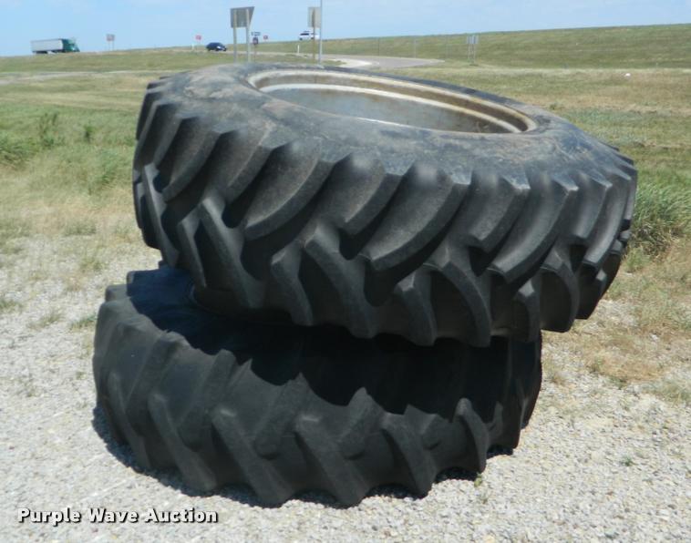 image for item DB1060 1974 Case 1270 tractor