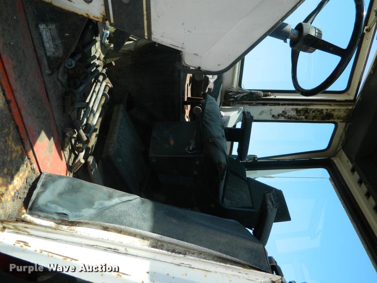 image for item DB1060 1974 Case 1270 tractor