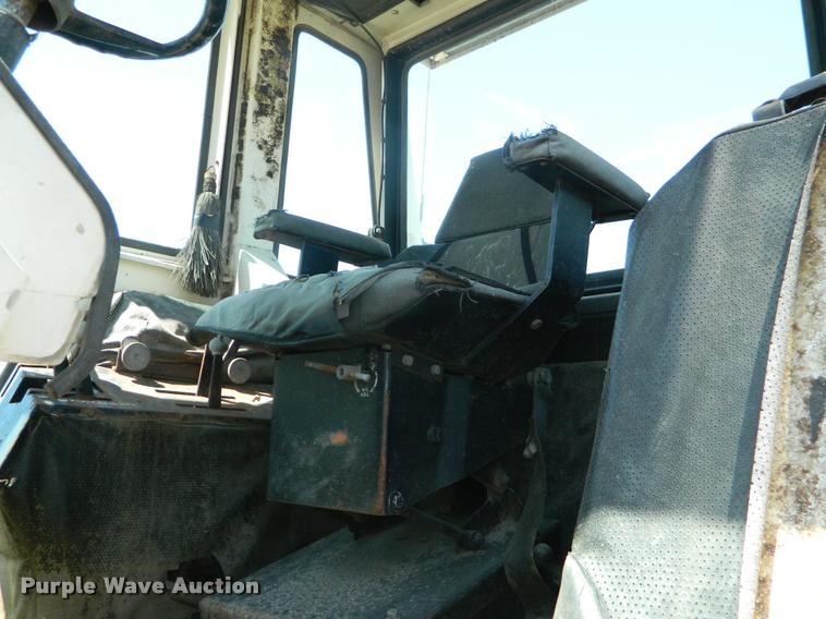 image for item DB1060 1974 Case 1270 tractor