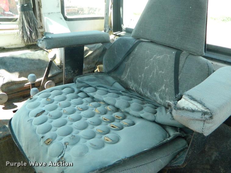 image for item DB1060 1974 Case 1270 tractor