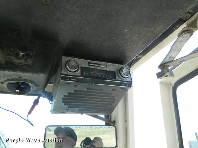 image for item DB1060 1974 Case 1270 tractor