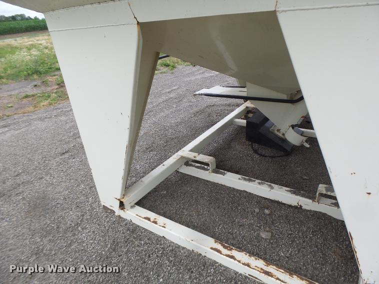 image for item DB1370 Friesen 220 seed tender bed