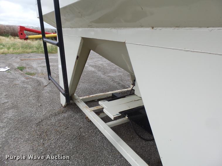 image for item DB1370 Friesen 220 seed tender bed