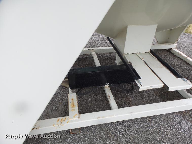 image for item DB1370 Friesen 220 seed tender bed