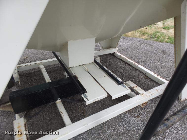 image for item DB1370 Friesen 220 seed tender bed