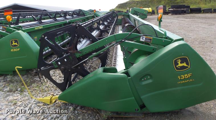 image for item DB1374 2006 John Deere 635F flex head