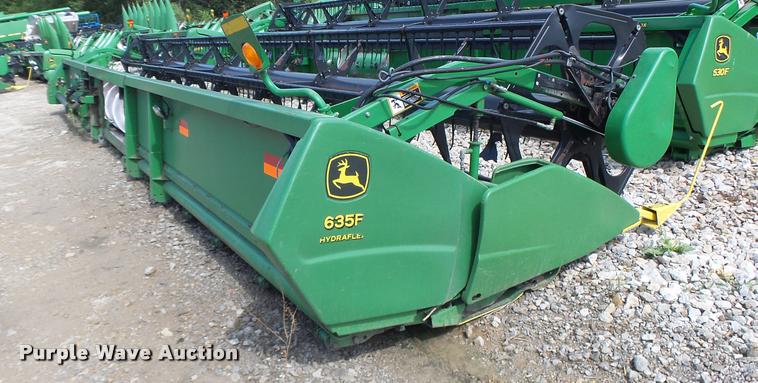 image for item DB1374 2006 John Deere 635F flex head