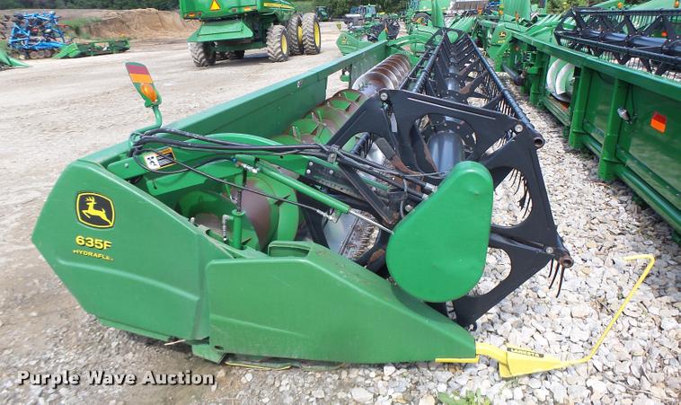 image for item DB1374 2006 John Deere 635F flex head