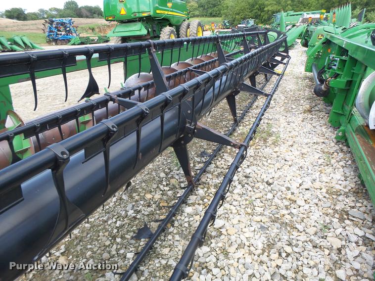 image for item DB1374 2006 John Deere 635F flex head