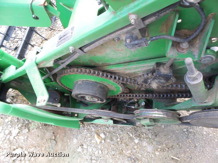 image for item DB1374 2006 John Deere 635F flex head