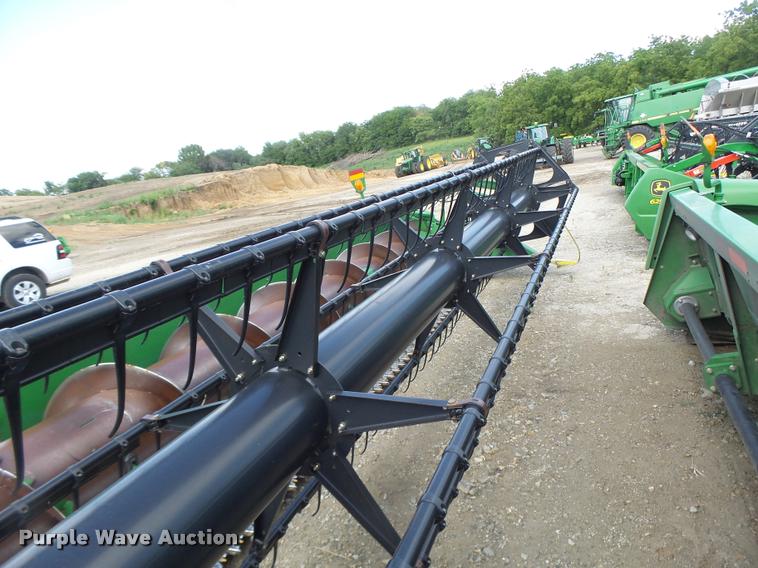 image for item DB1375 2006 John Deere 635F flex head