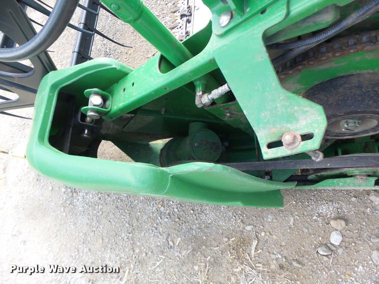 image for item DB1375 2006 John Deere 635F flex head