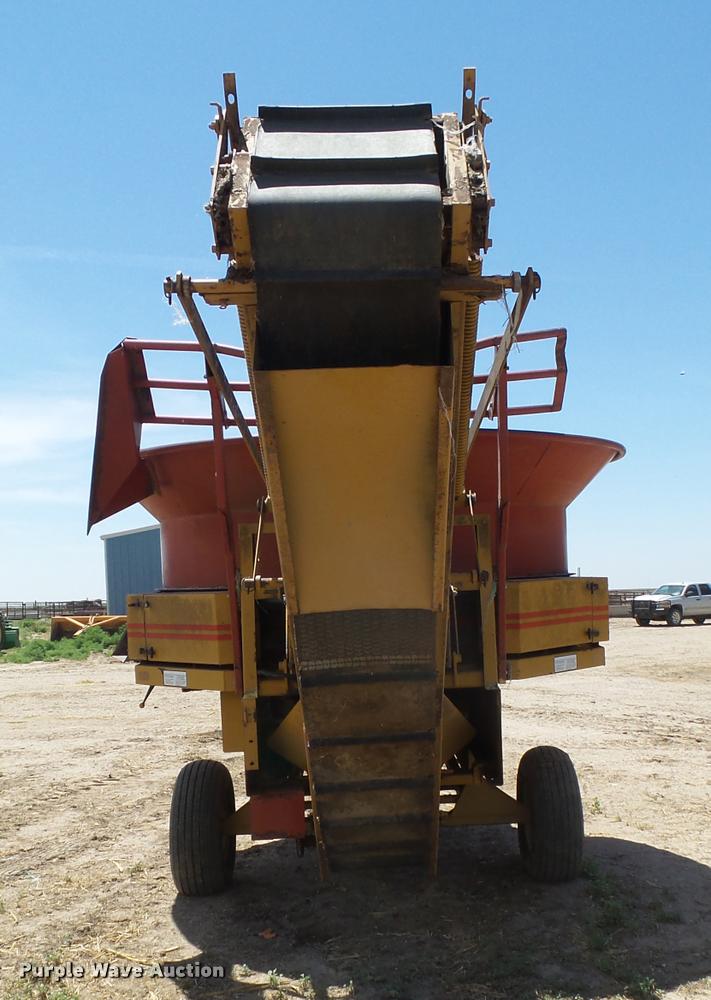 image for item DB2646 Harsh HayBuster H1000 tub grinder