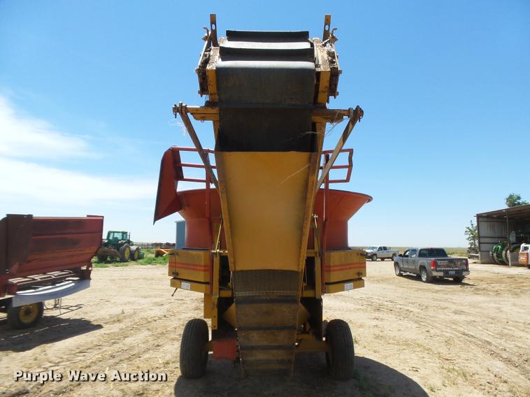 image for item DB2646 Harsh HayBuster H1000 tub grinder