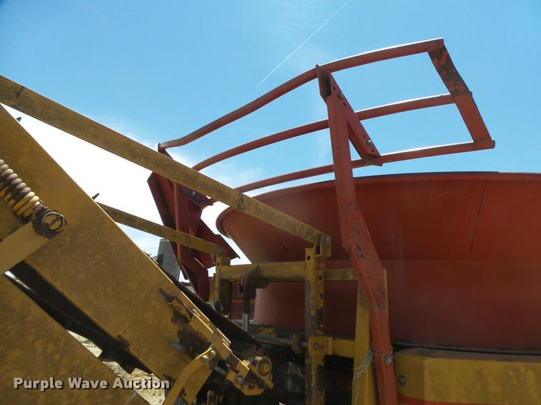 image for item DB2646 Harsh HayBuster H1000 tub grinder