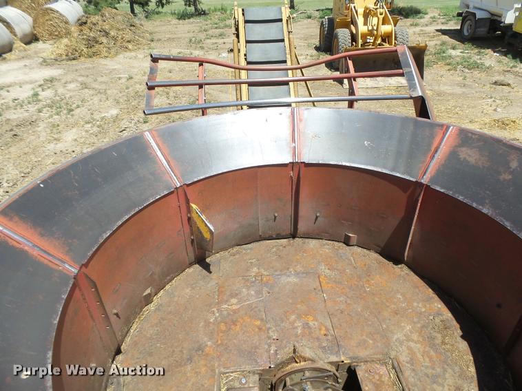 image for item DB2646 Harsh HayBuster H1000 tub grinder