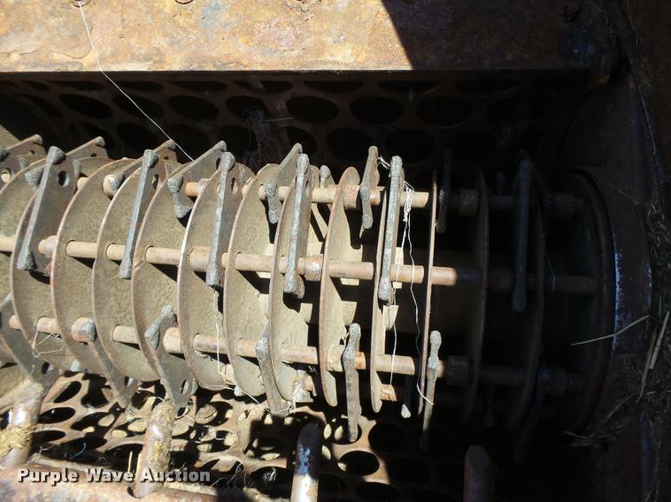 image for item DB2646 Harsh HayBuster H1000 tub grinder