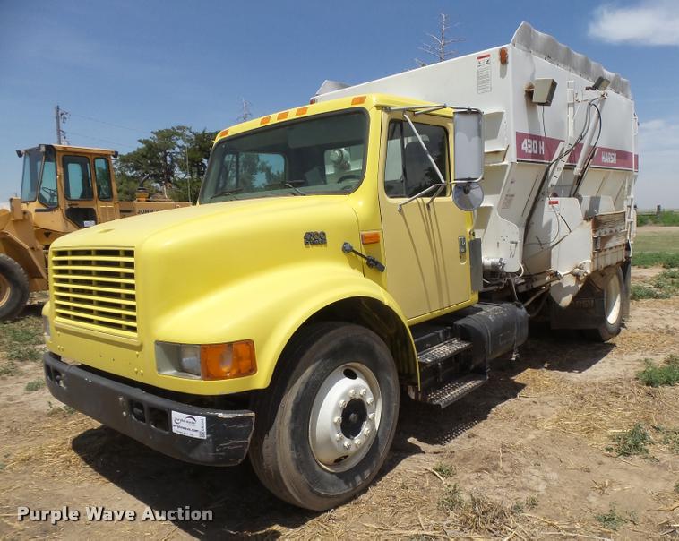 image for item DB2649 1996 International 4700 feed truck