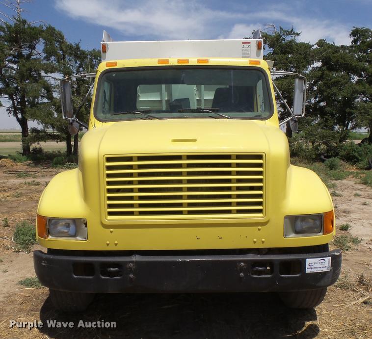 image for item DB2649 1996 International 4700 feed truck
