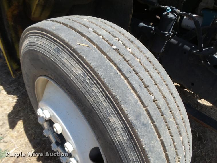 image for item DB2649 1996 International 4700 feed truck