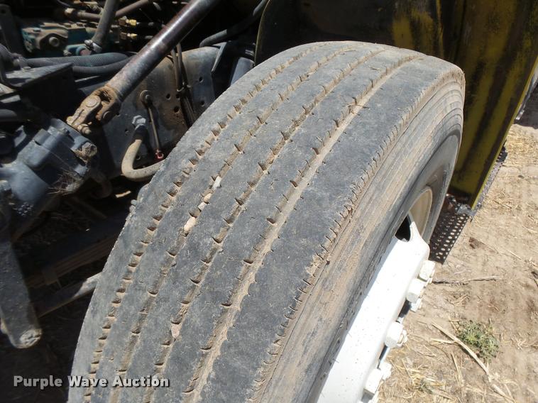 image for item DB2649 1996 International 4700 feed truck