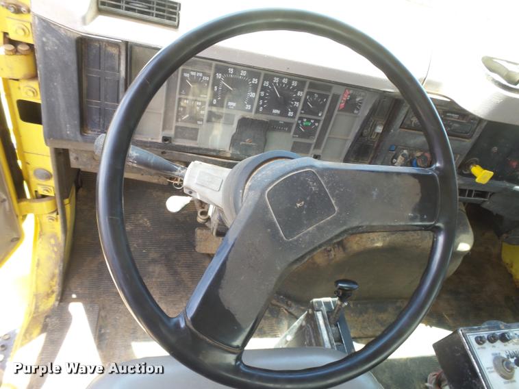 image for item DB2649 1996 International 4700 feed truck