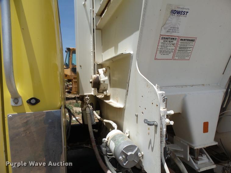 image for item DB2649 1996 International 4700 feed truck