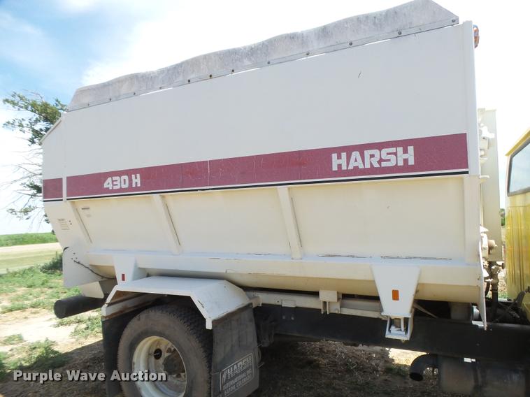 image for item DB2649 1996 International 4700 feed truck