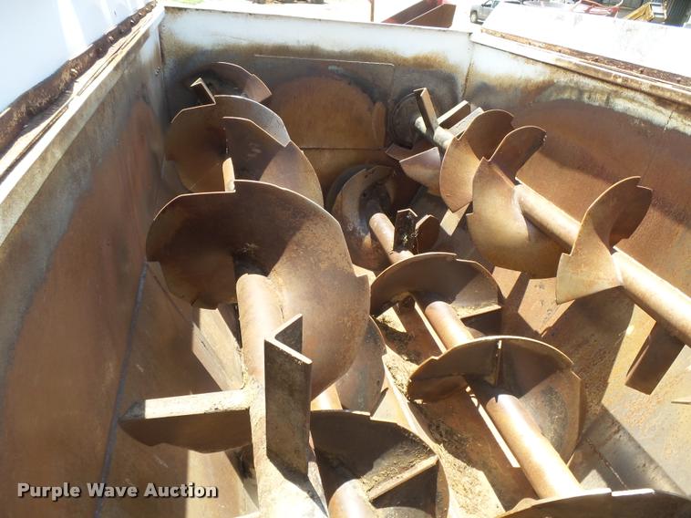 image for item DB2649 1996 International 4700 feed truck