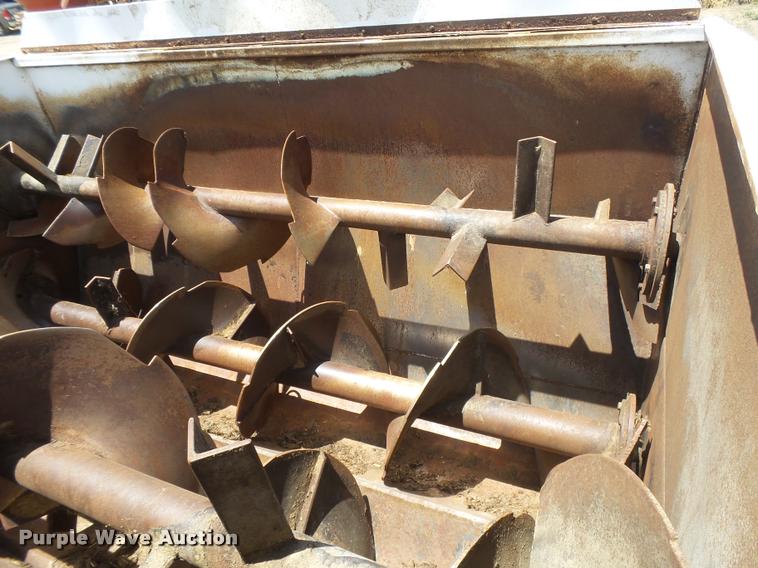 image for item DB2649 1996 International 4700 feed truck