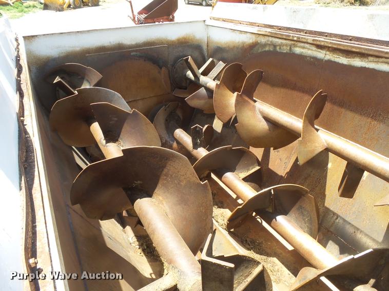 image for item DB2649 1996 International 4700 feed truck