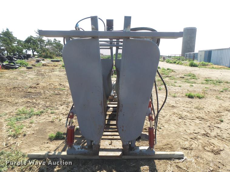image for item DB2667 Bowman squeeze chute