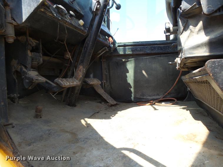 image for item DB2670 1982 John Deere 644C High Lift wheel loader