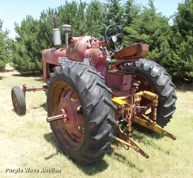 image for item DB2673 Farmall 450 tractor