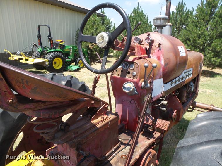 image for item DB2673 Farmall 450 tractor