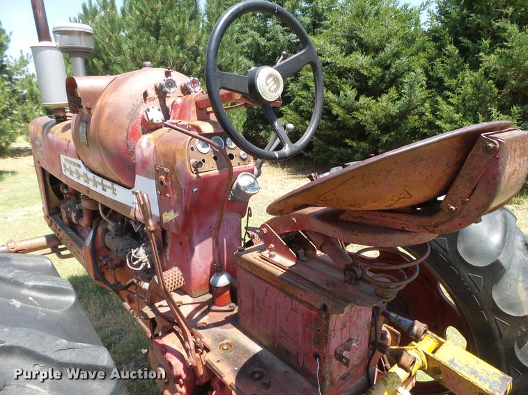image for item DB2673 Farmall 450 tractor