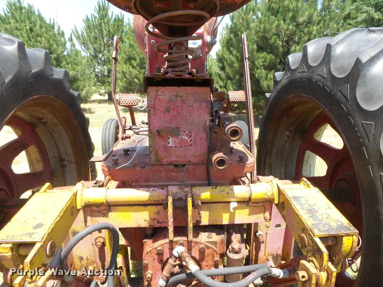 image for item DB2673 Farmall 450 tractor