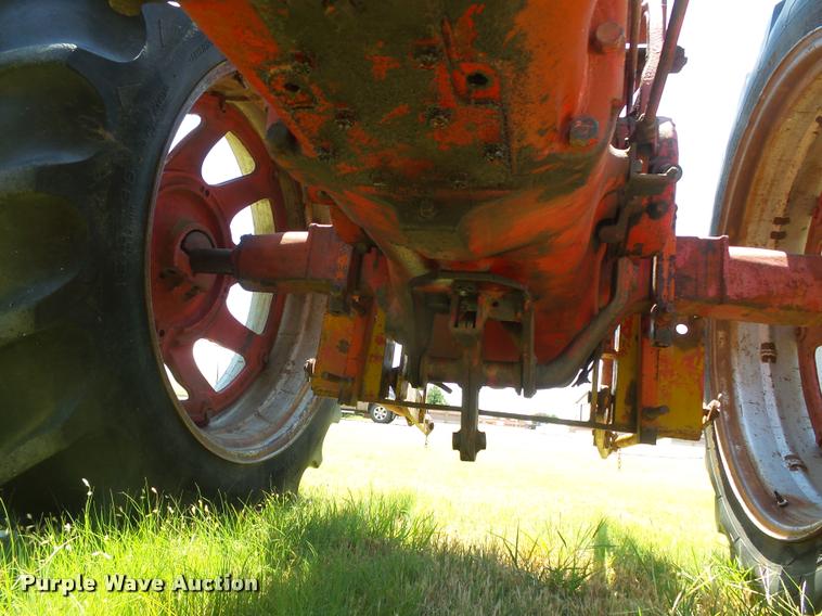 image for item DB2673 Farmall 450 tractor