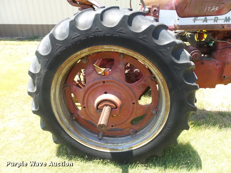 image for item DB2673 Farmall 450 tractor