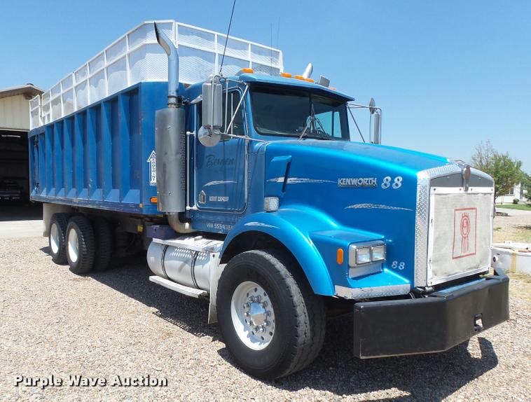 image for item DB2674 1995 Kenworth T800 silage truck