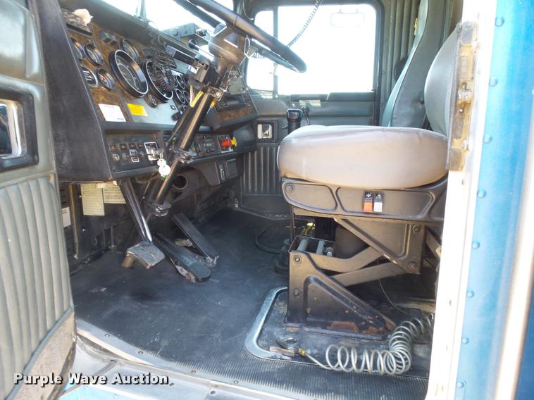 image for item DB2674 1995 Kenworth T800 silage truck