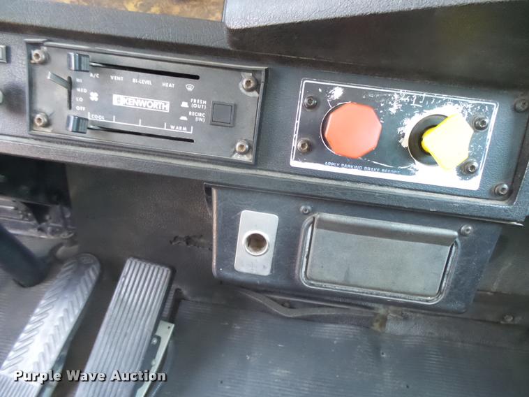 image for item DB2674 1995 Kenworth T800 silage truck