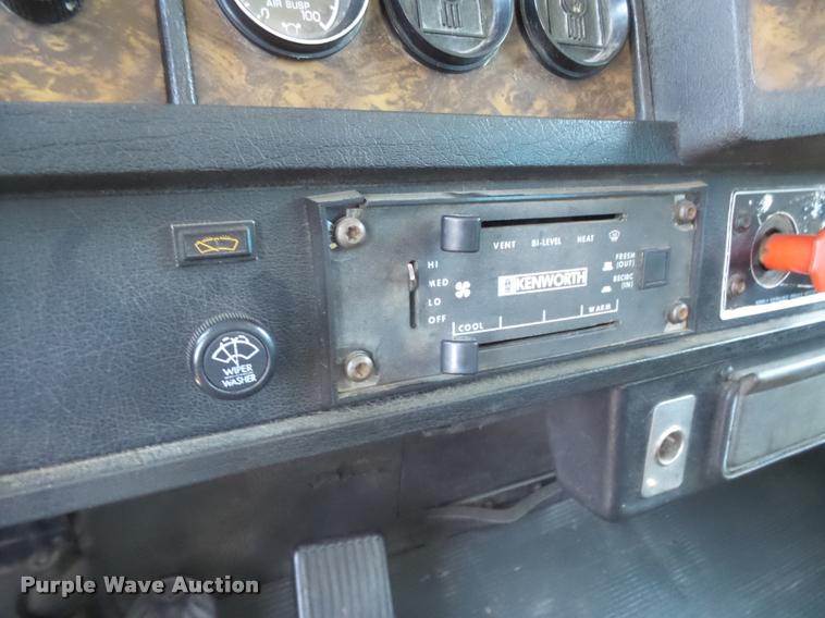 image for item DB2674 1995 Kenworth T800 silage truck