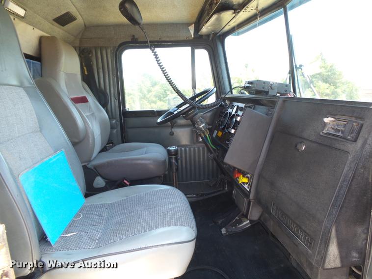 image for item DB2674 1995 Kenworth T800 silage truck