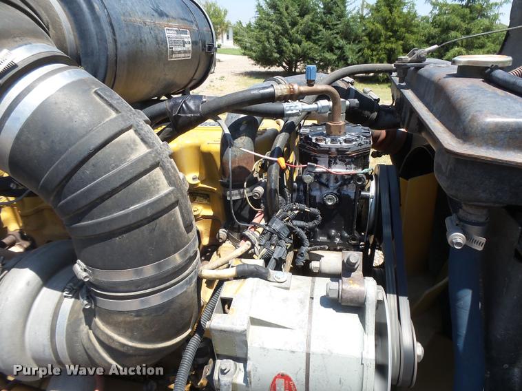 image for item DB2674 1995 Kenworth T800 silage truck