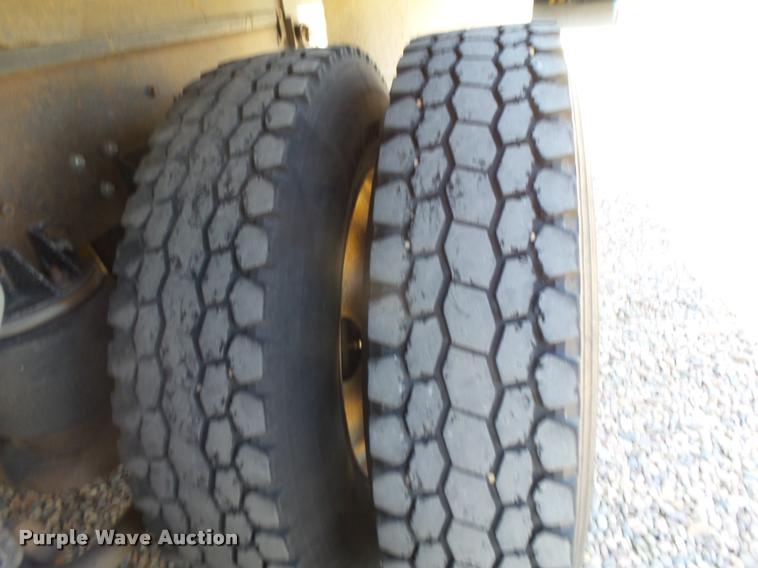 image for item DB2674 1995 Kenworth T800 silage truck