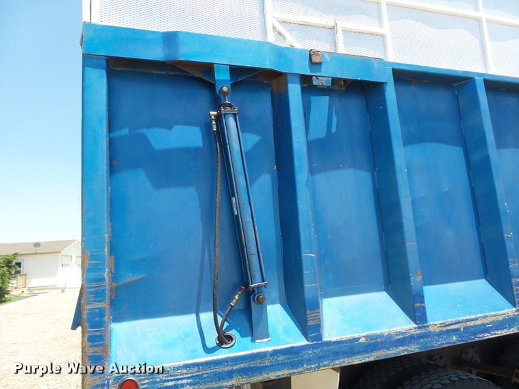 image for item DB2674 1995 Kenworth T800 silage truck